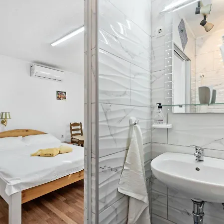 Cosy Holiday In With Garden Holiday home Zadar